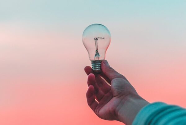 la terapia perinatal online puede suponer una luz que ilumina el camino: pero lo eliges tú